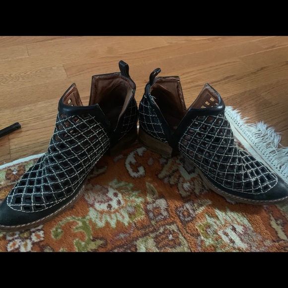 Jeffrey Campbell Black Booties - Picture 2 of 8